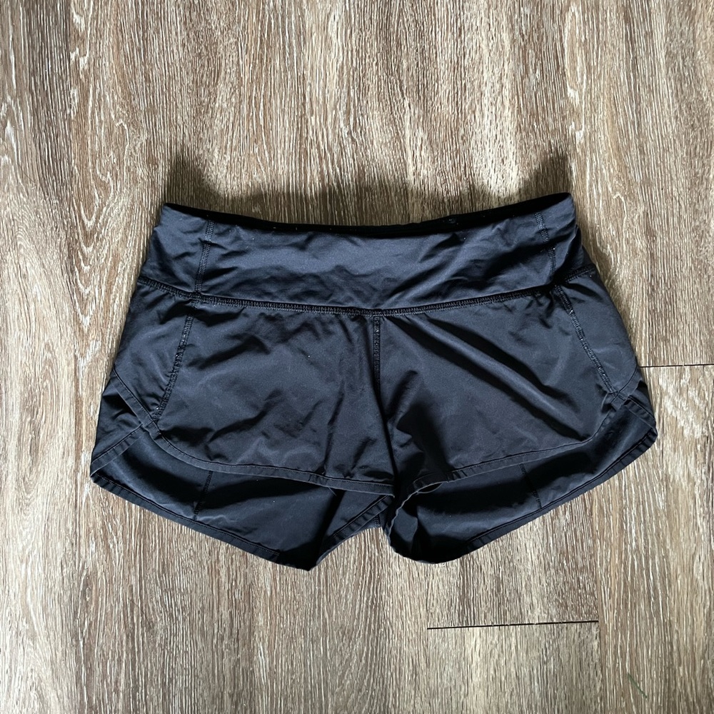 Black Lululemon Low-Rise Speed Up Shorts 2.5”